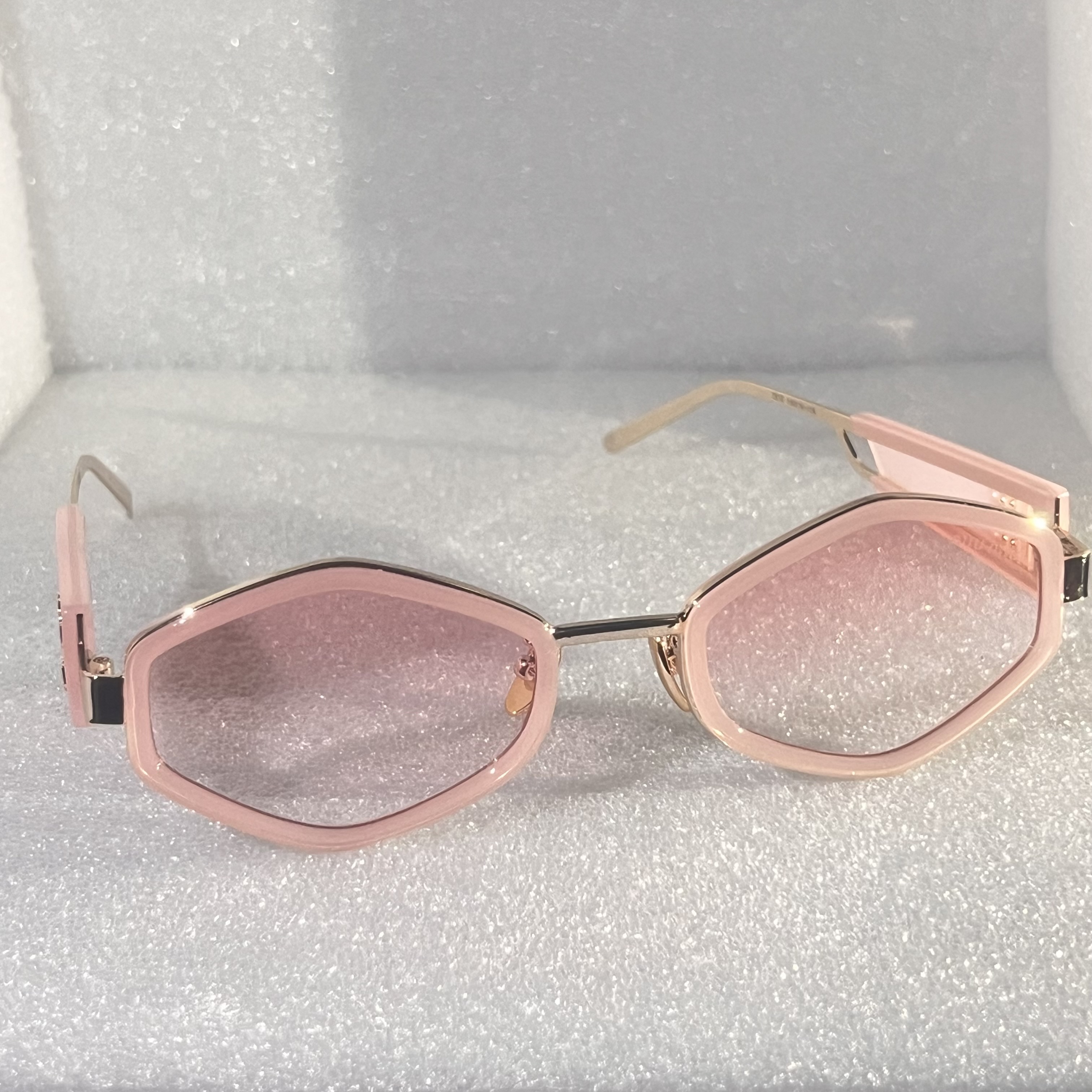 01 MIU MIU SUNGLASSES
